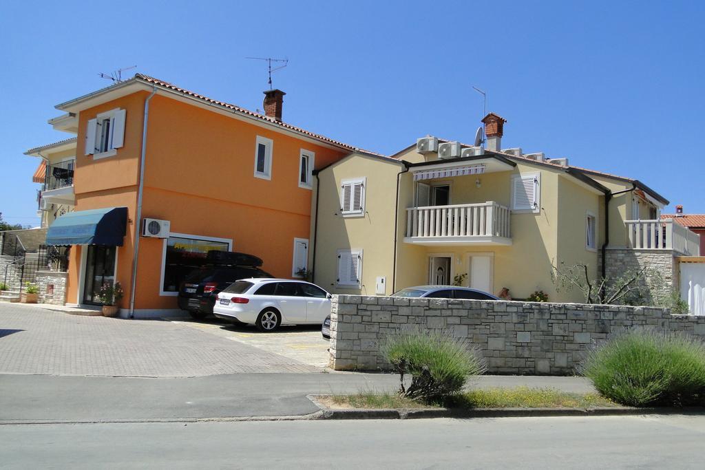 Apartments Villa Ela Umag Eksteriør billede