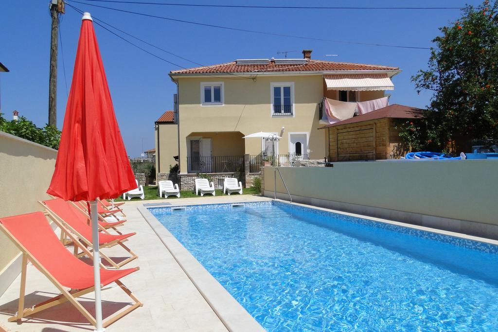 Apartments Villa Ela Umag Eksteriør billede