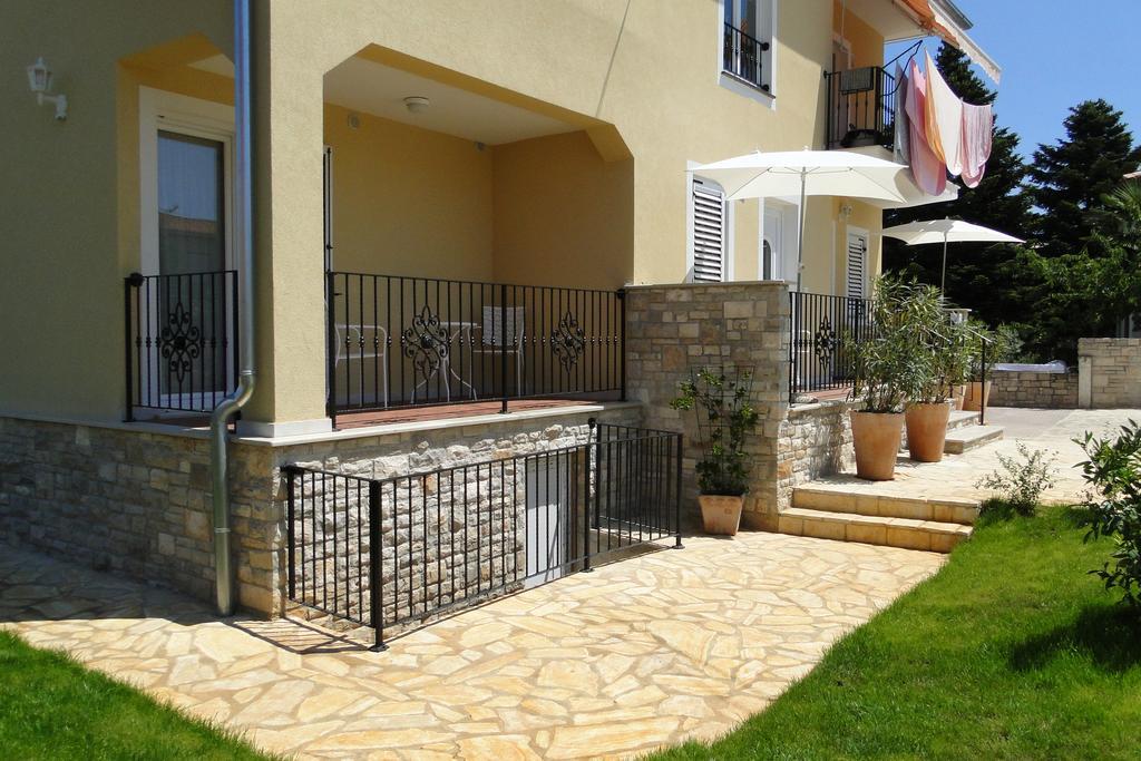 Apartments Villa Ela Umag Eksteriør billede