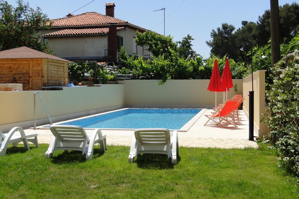 Apartments Villa Ela Umag Eksteriør billede