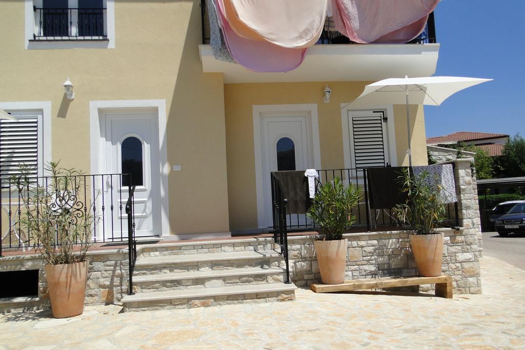 Apartments Villa Ela Umag Eksteriør billede