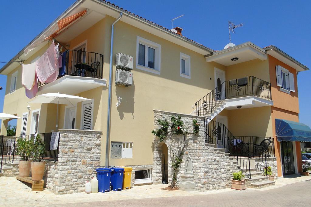 Apartments Villa Ela Umag Eksteriør billede
