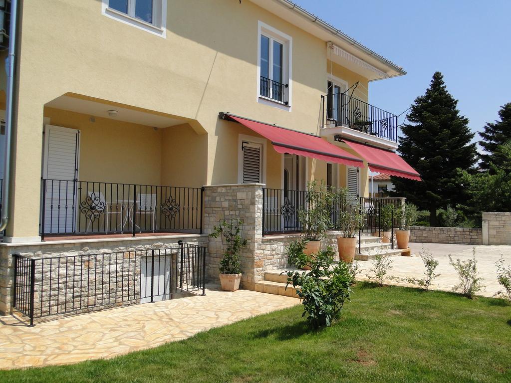 Apartments Villa Ela Umag Eksteriør billede