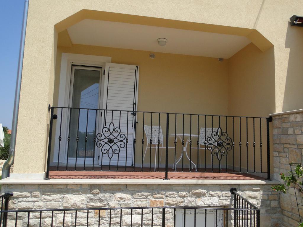 Apartments Villa Ela Umag Eksteriør billede