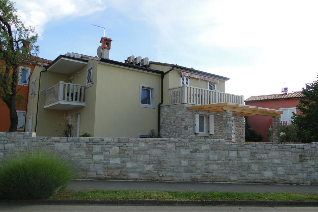 Apartments Villa Ela Umag Eksteriør billede